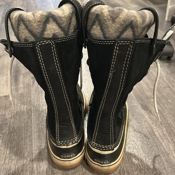 Sorel Joan of Arctic boot with chevron fleece trim - Picture 8 of 9